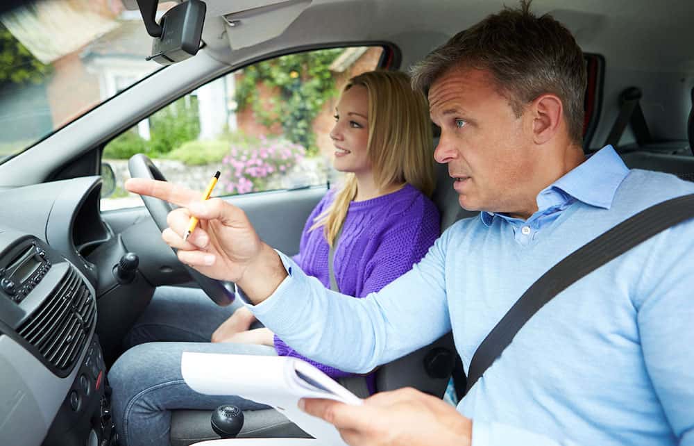 Things to consider to choose the best driving instructors